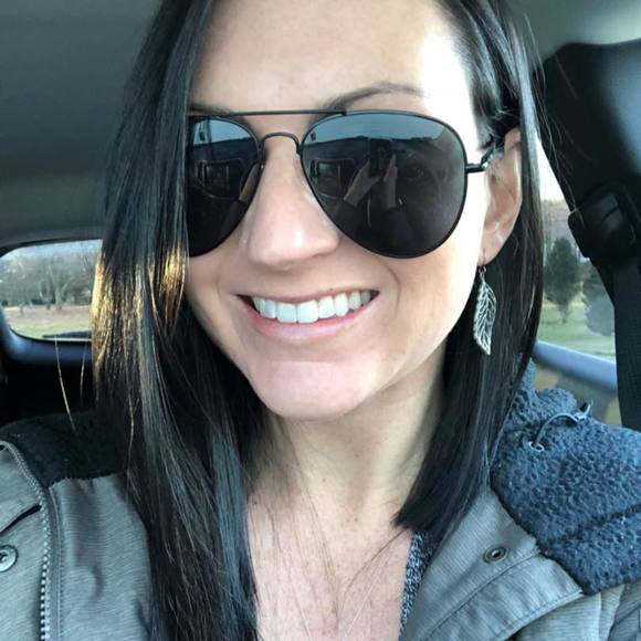 Meet your Posher, Mandie - Picture 1 of 1